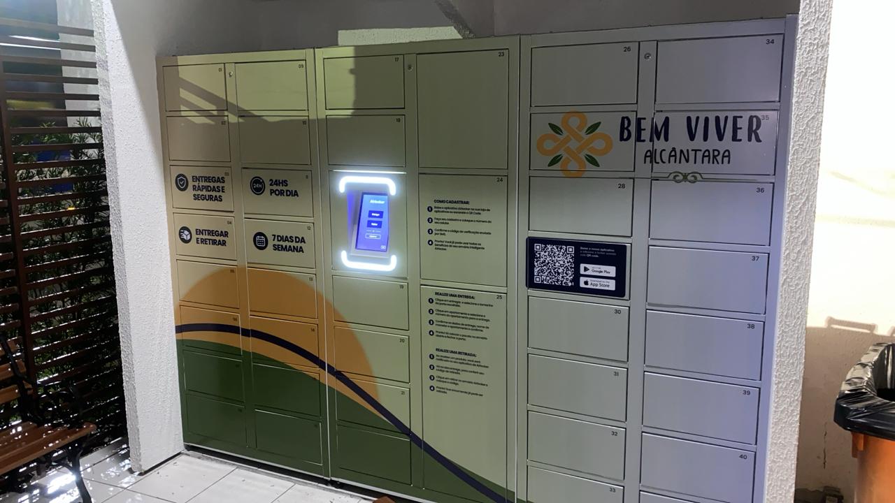 Airlocker com a identidade do condomínio